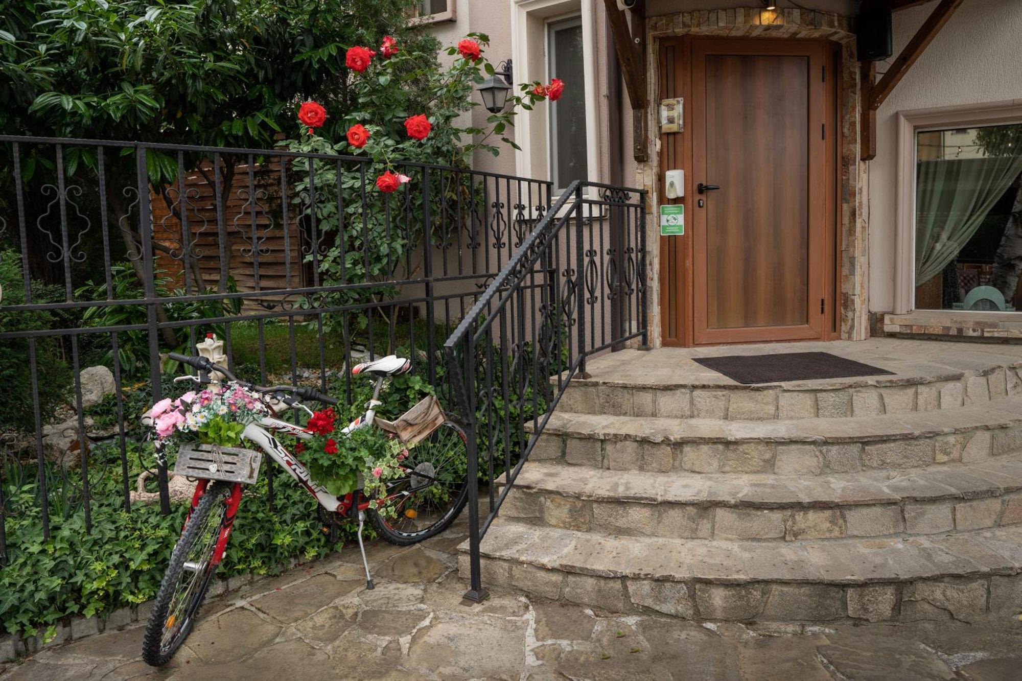 Guest House La Casa Varna Exterior photo